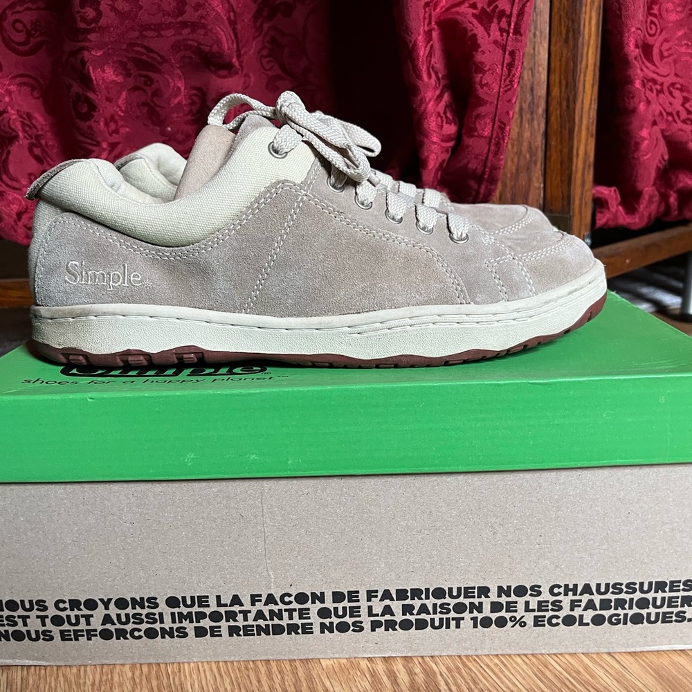 Simple Sneakers Sz11